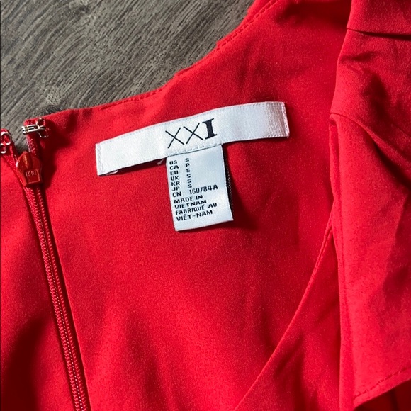 Red fitted dress - Picture 4 of 4